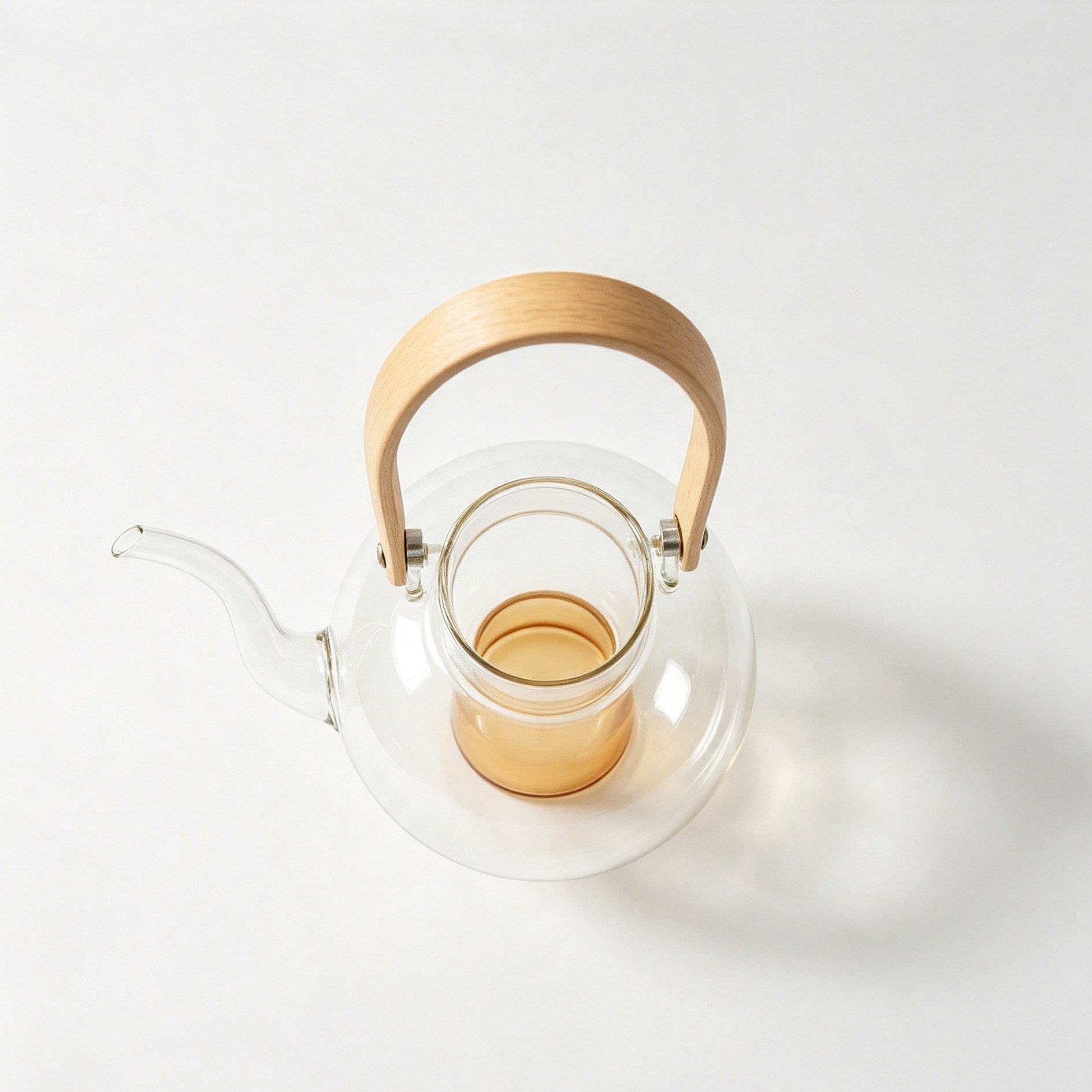 Modern glass water carafe for hot and cold drinks