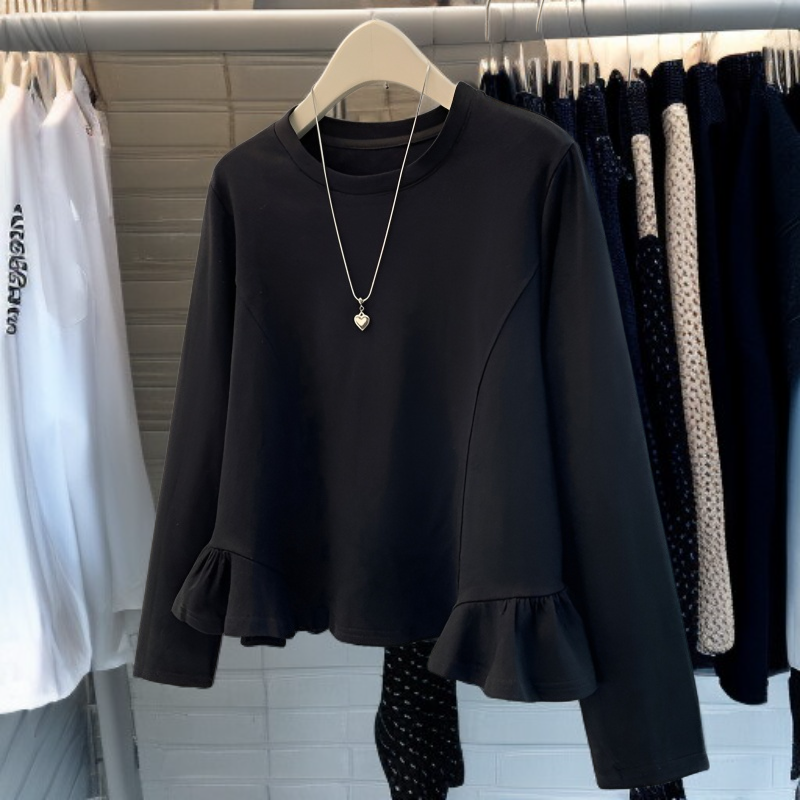 ガーリーコーデにおすすめのフリルTシャツ