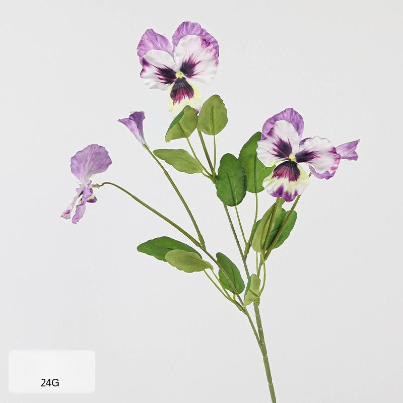 Simulierte dreifarbige Blumendekoration