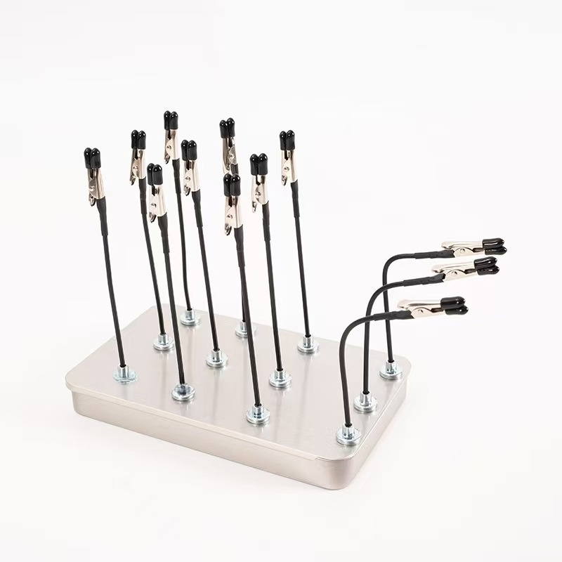 Magnetic bendable memo clip