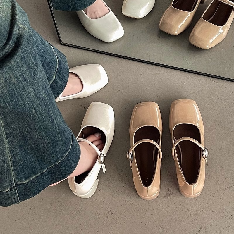 おしゃれな太ヒール付きマリージェーンパンプス