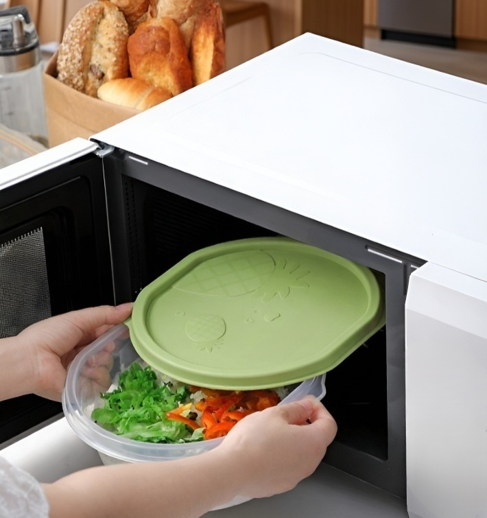 식품 신선도 유지하는 밀폐력 테스트 장면