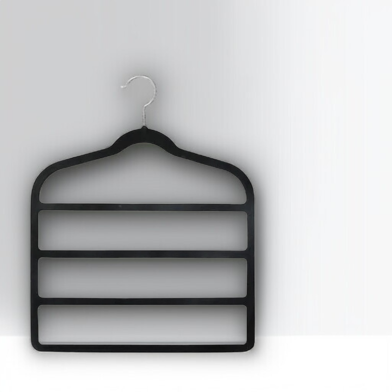 省スペースで衣類を収納できる多機能ハンガー
