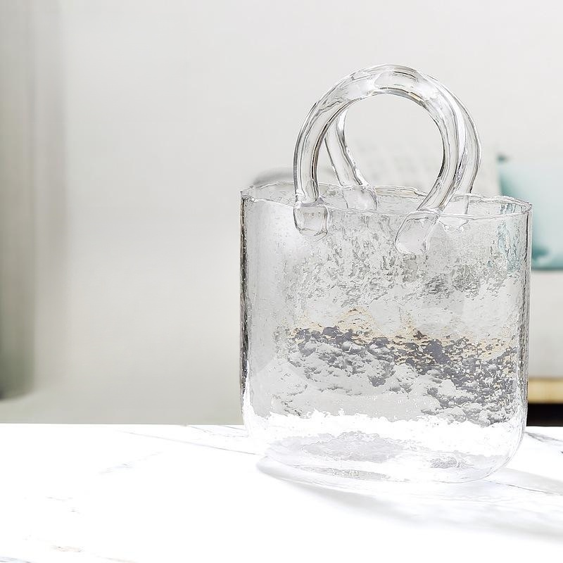 Originelle skandinavische Tasche mit Glasvase und Korb für Hydrokultur-Blumen