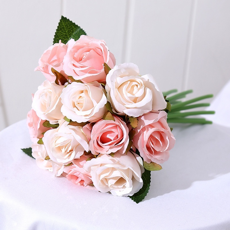 Bouquet de roses artificielles