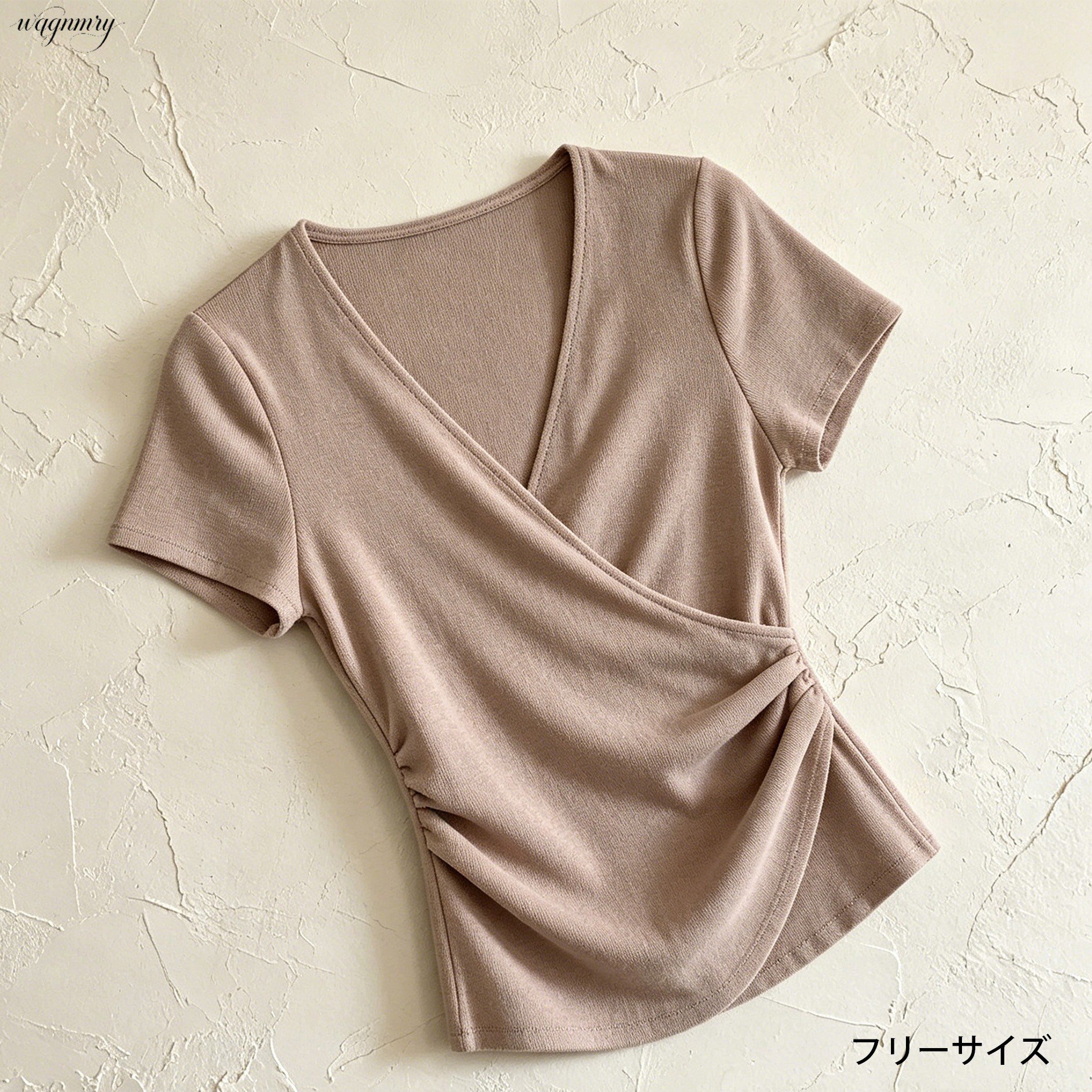 柔らかい素材のニットTシャツディテール