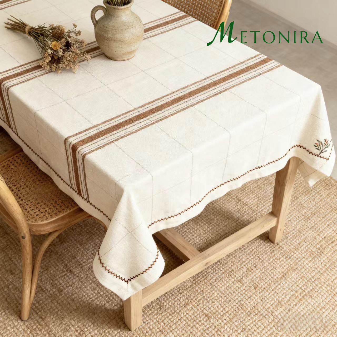 모던한 스트라이프 테이블보 디테일