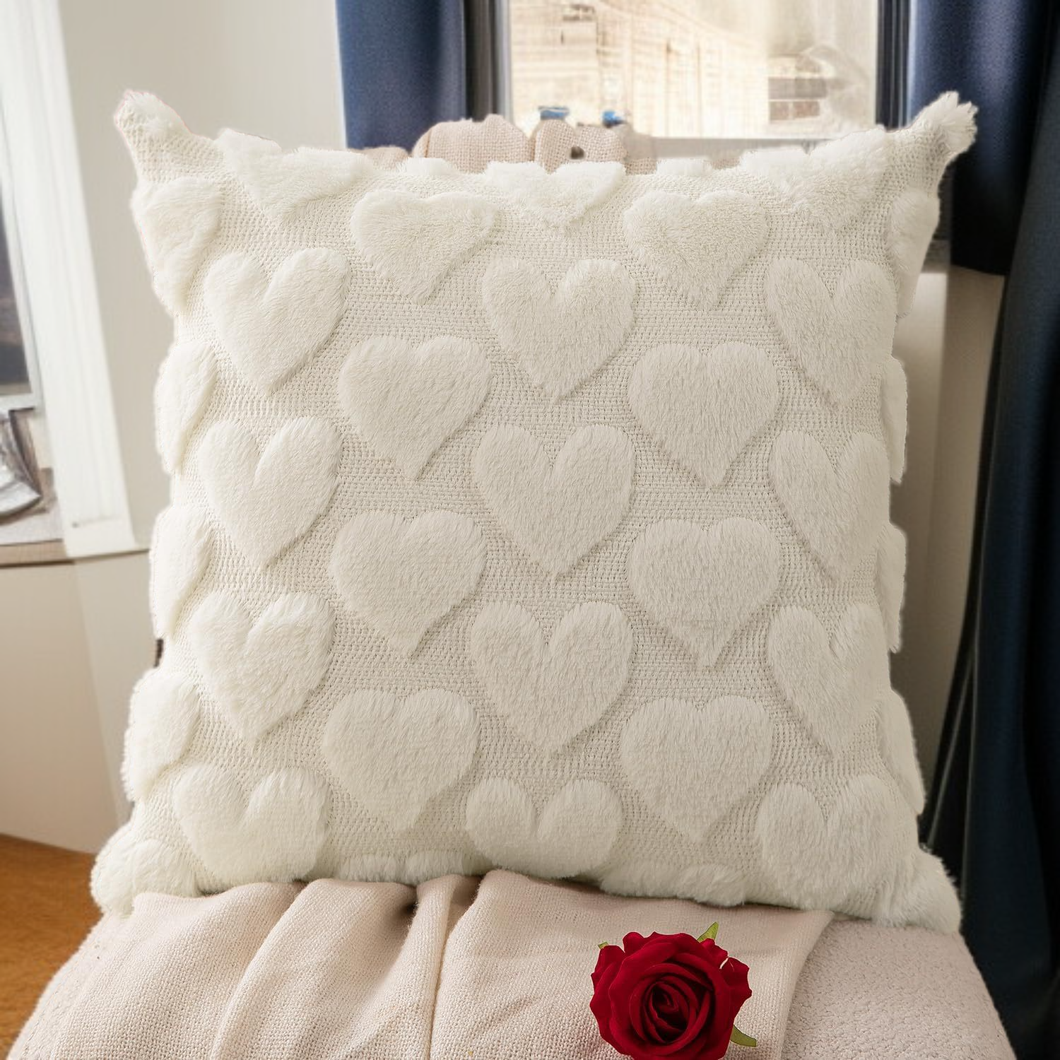 하트 자수가 놓인 부드러운 베개 커버