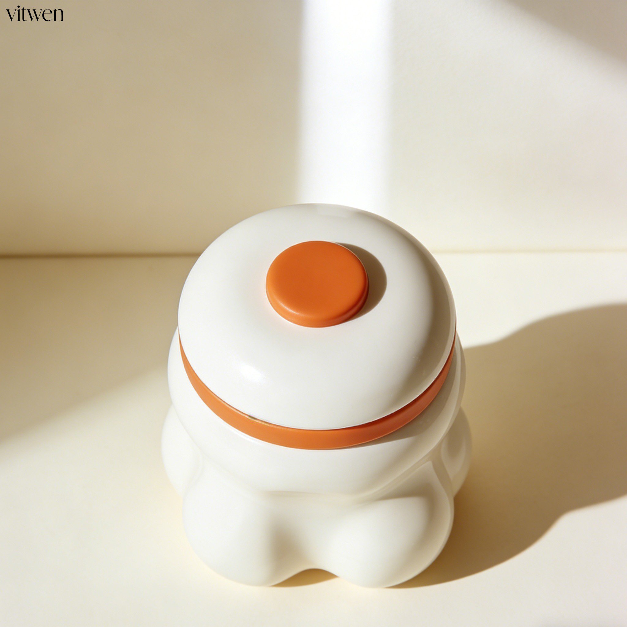 밀폐 용기 뚜껑을 닫은 모습