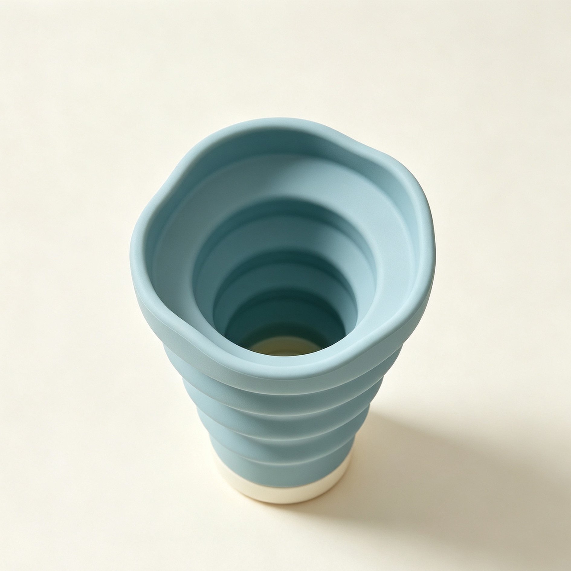 Pleated silicone collapsible water bottle