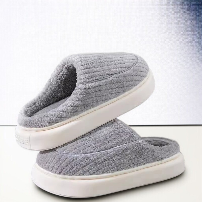 柔軟毛絨拖鞋室內穿著