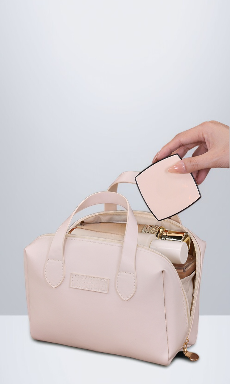 여행용 메이크업 가방 내부 수납 공간