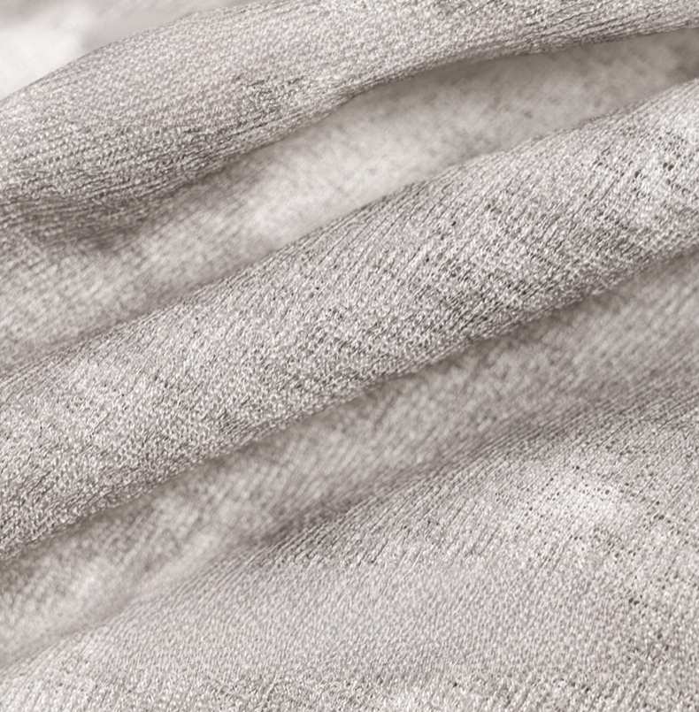 リボン付きおしゃれ長袖トップスコーデ例