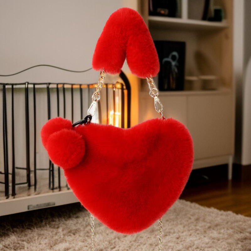 Damen Handtasche aus Plüsch mit Kette und Herzmotiv