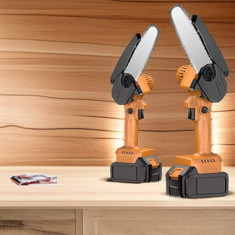 소형 체인톱으로 가지치기 작업