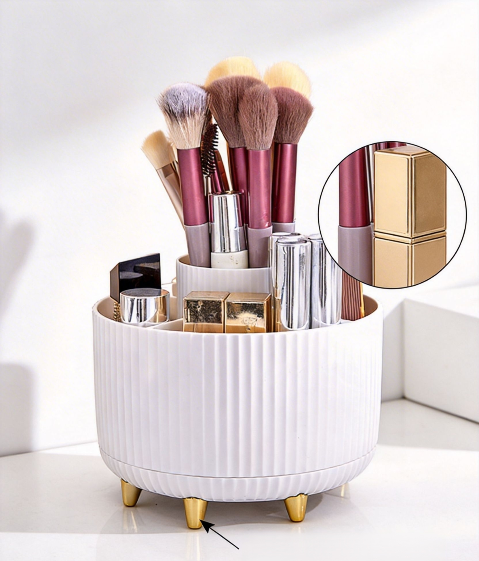 コンパクトなメイクブラシ収納チューブ