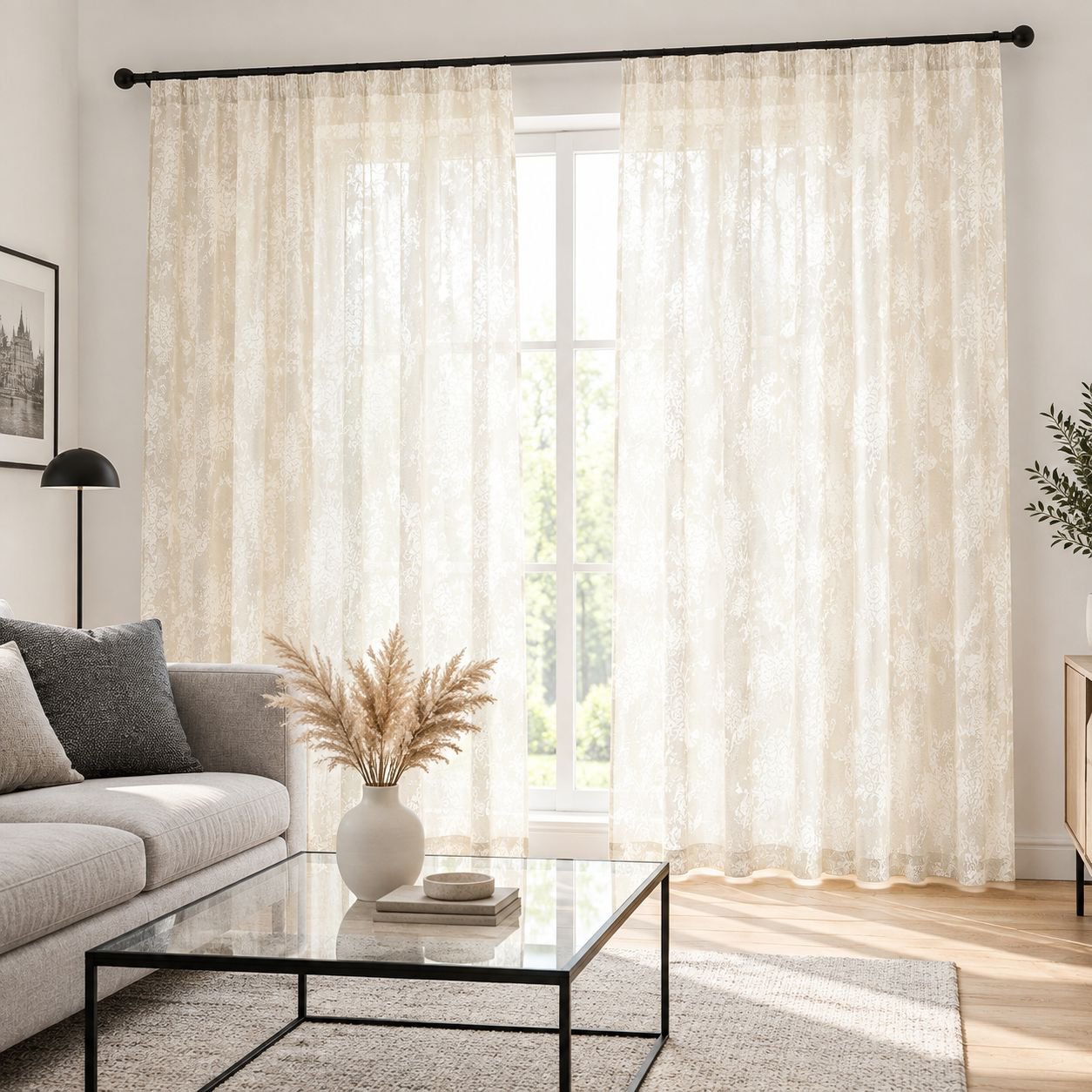 Französischer Verdunkelungsvorhang mit Mondschein-Motiv am Fenster