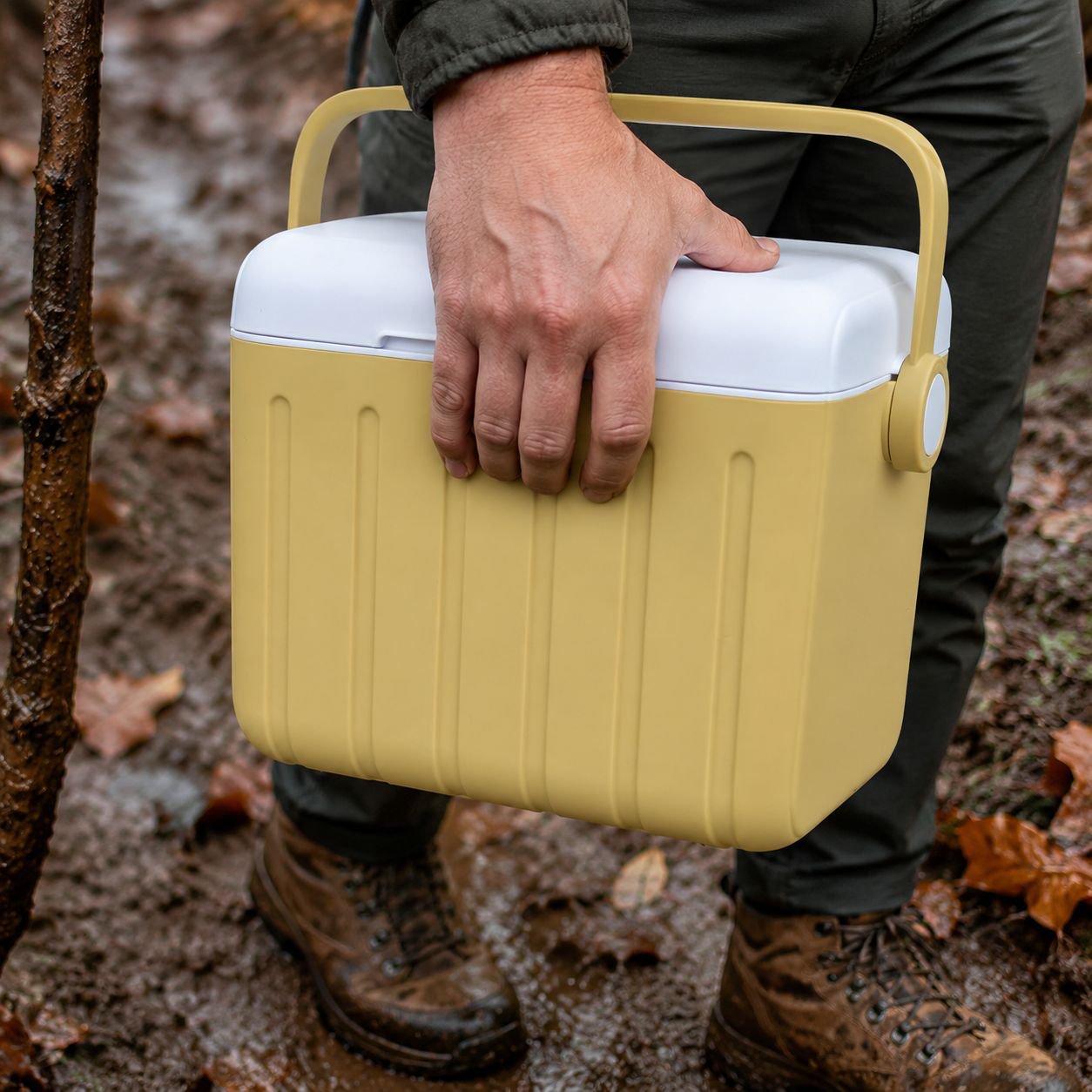 Compact and lightweight design of portable car cooler