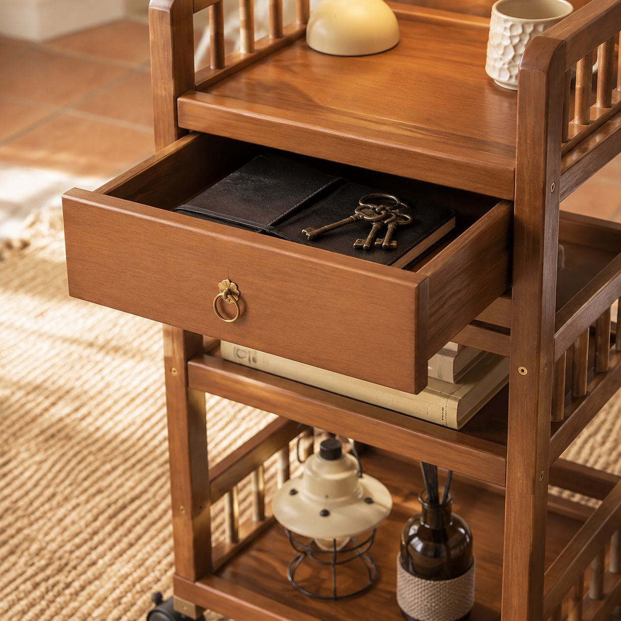 Carrito auxiliar de madera ideal para cocina o sala