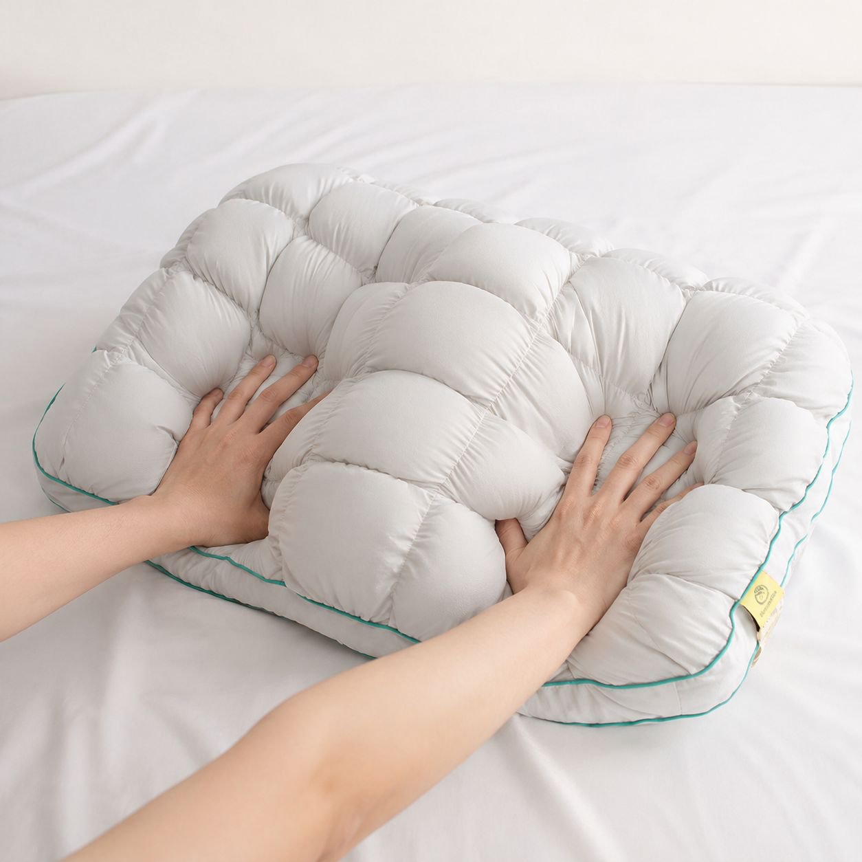 목을 편안하게 받쳐주는 구름 쿠션