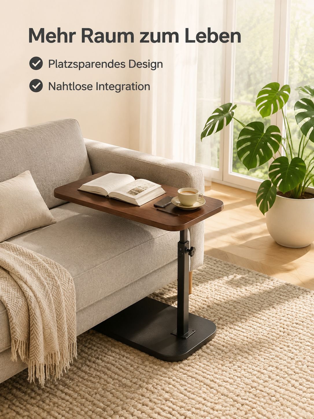Moderner verstellbarer Sofatisch im Wohnzimmer