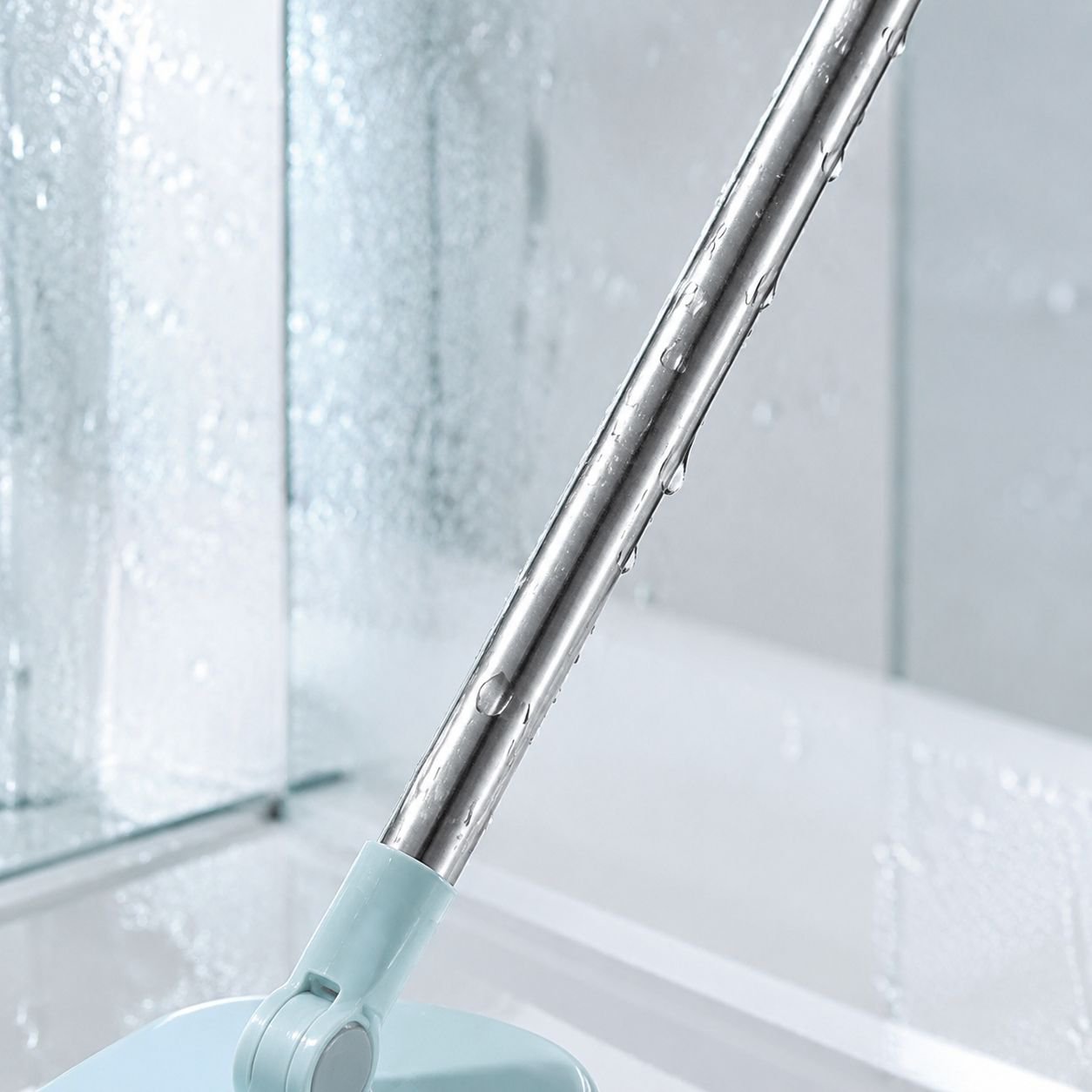 Durable cleaning brush for bathtub and shower