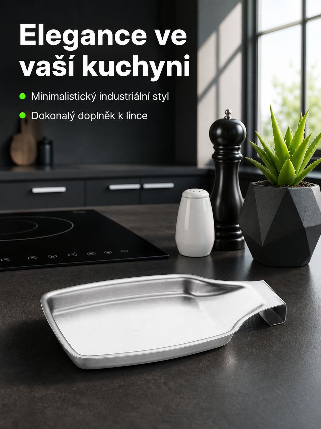 Nerezový stojan na polévkové lžíce s odkapávačem v moderní kuchyni