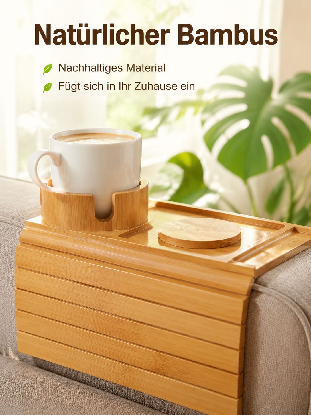 Holztisch-Sofa-Tablett auf einem Wohnzimmersofa