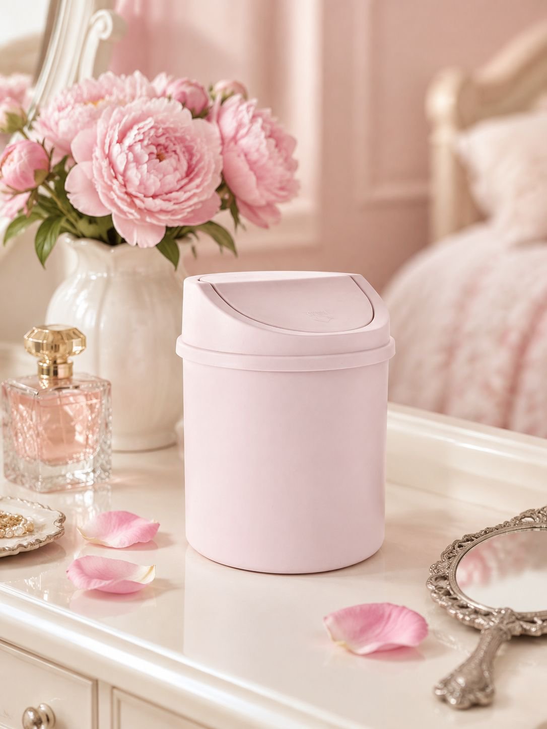 Cubo de basura práctico y funcional para baño