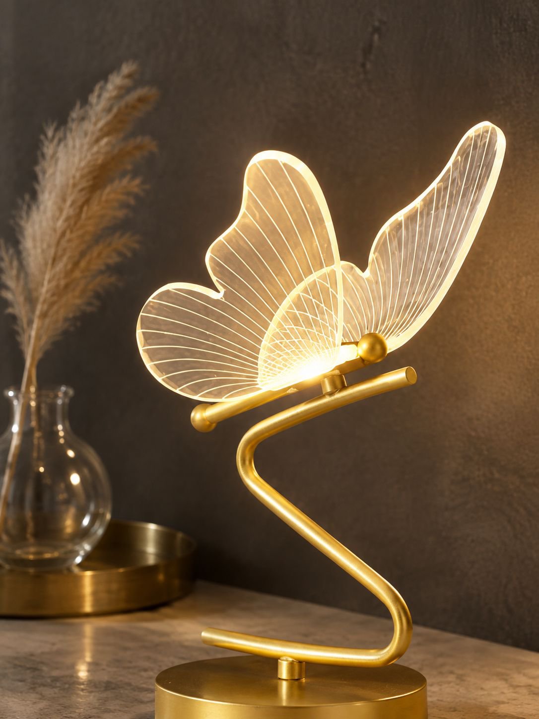 Kreative Tischlampe im nordischen Stil mit Schmetterlingsdesign, wiederaufladbare Nachttischlampe
