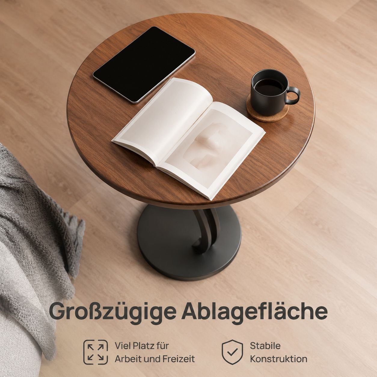 Kleiner runder Ablagetisch im Landhausstil
