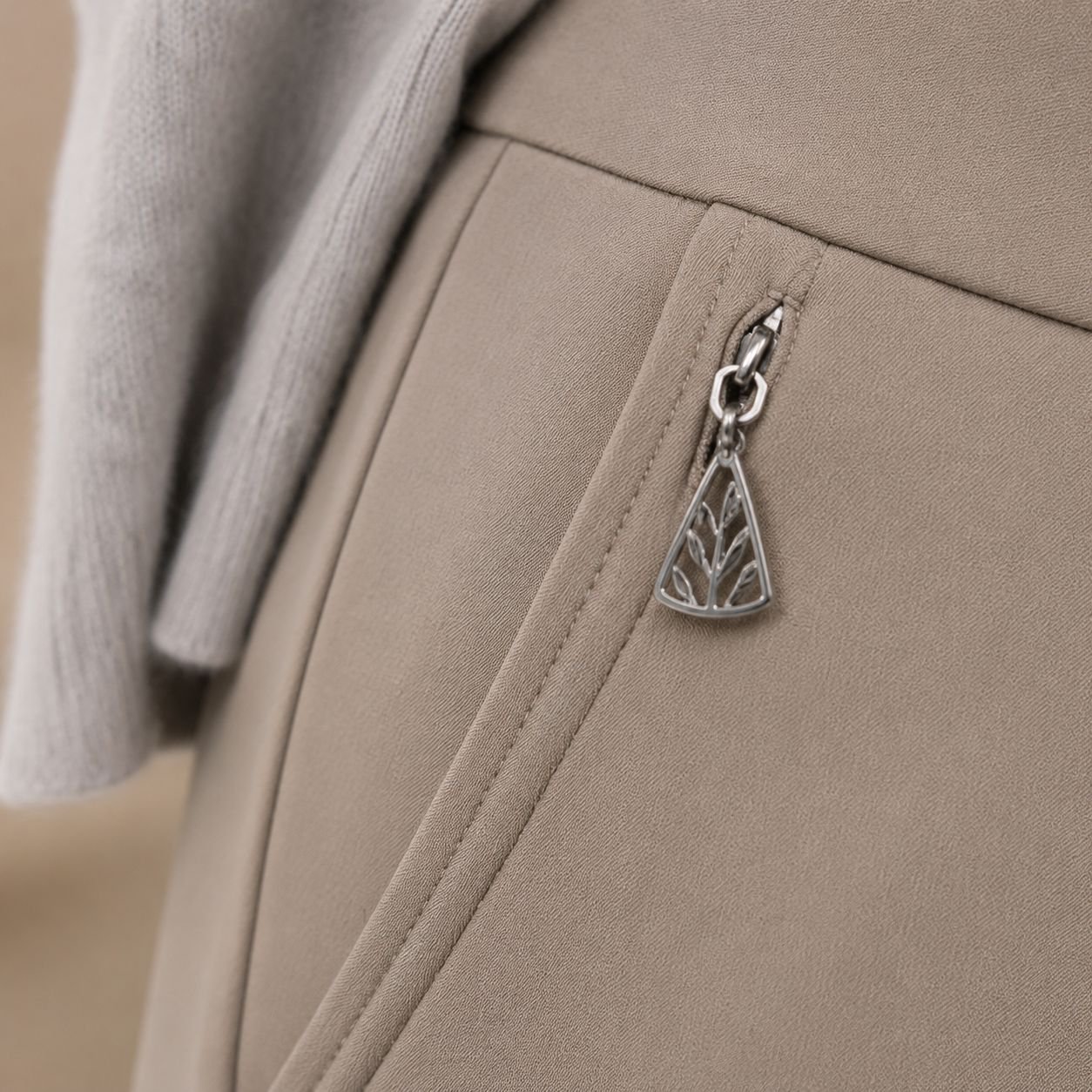 Pantalon cropped taille haute chic pour femmes d'âge moyen, idéal pour l'été et l'automne