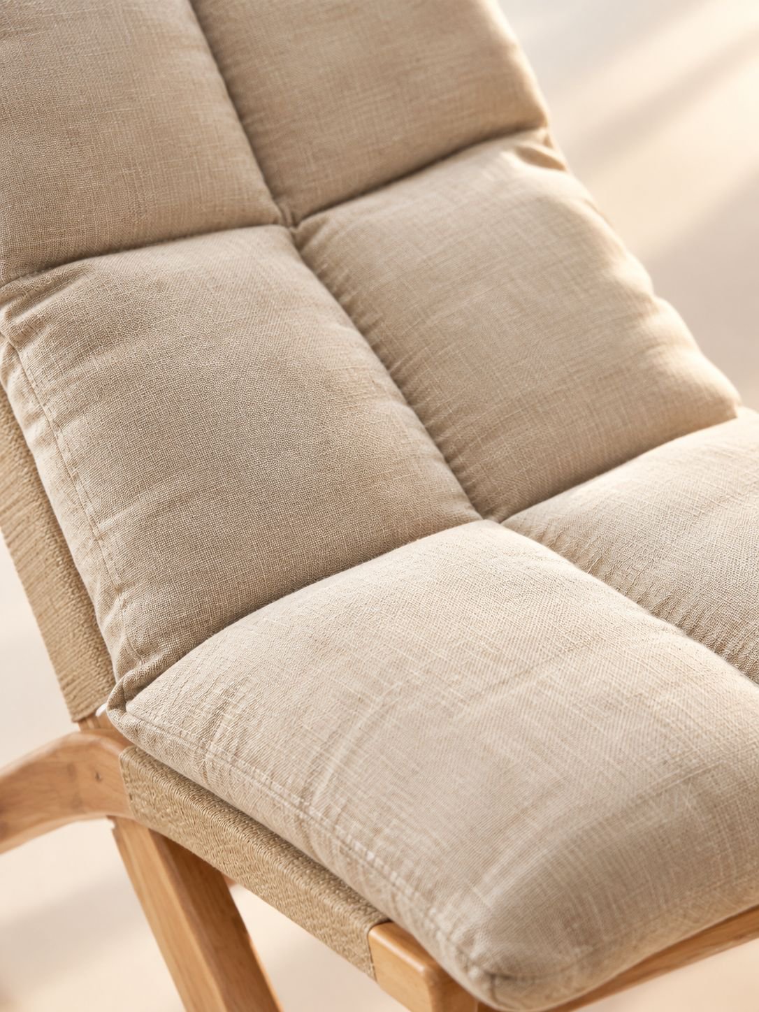 Stabiler Roteichen-Sessel mit ergonomischer Rückenlehne