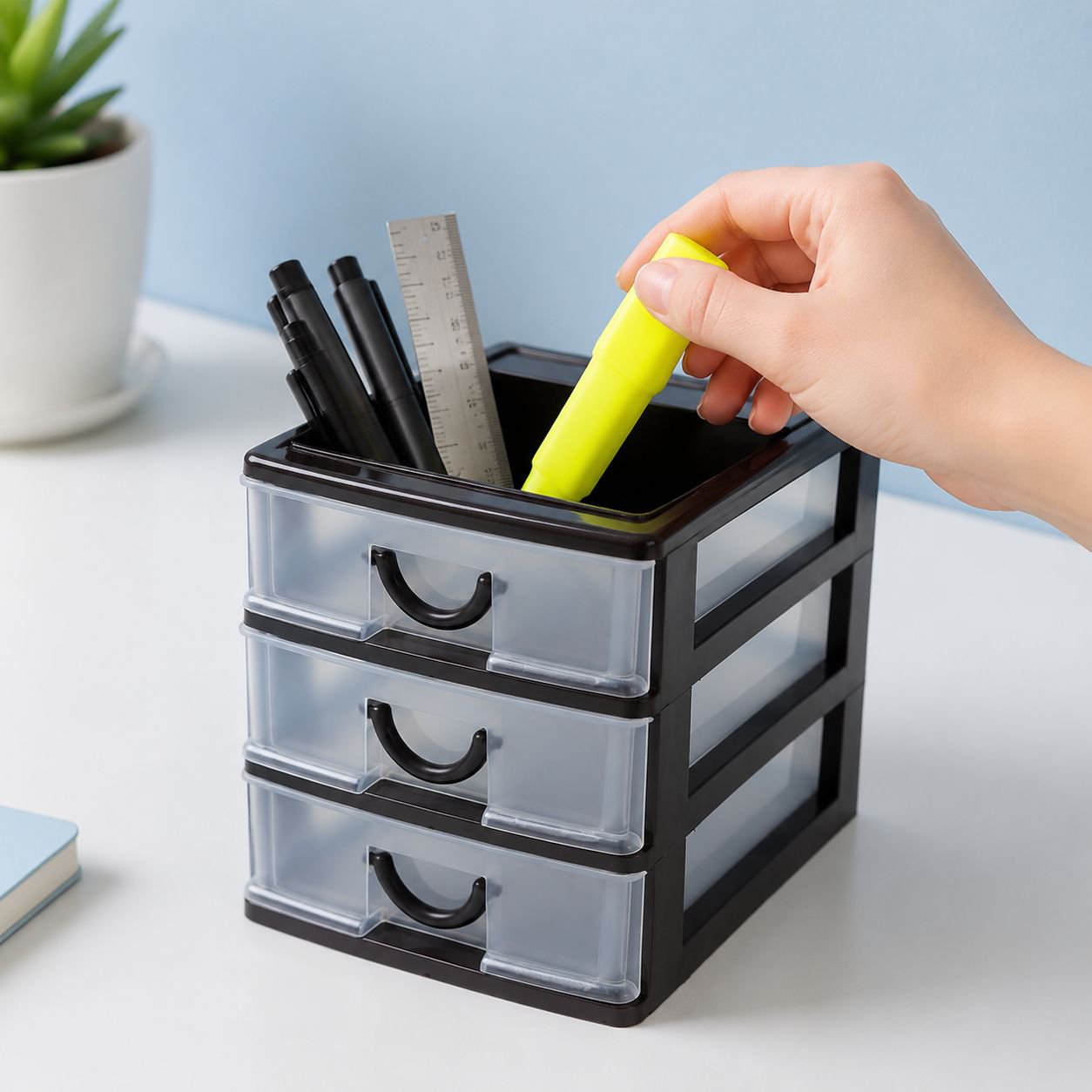 Organizador pequeño para útiles de oficina con cajón visible