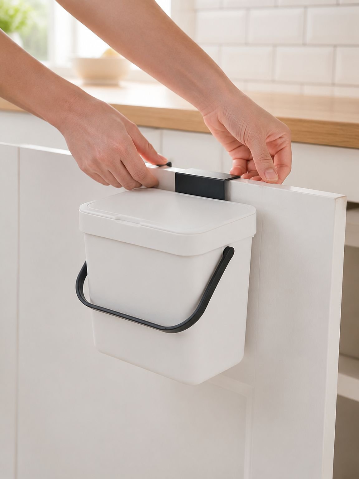 Cubo de basura compacto para espacios pequeños