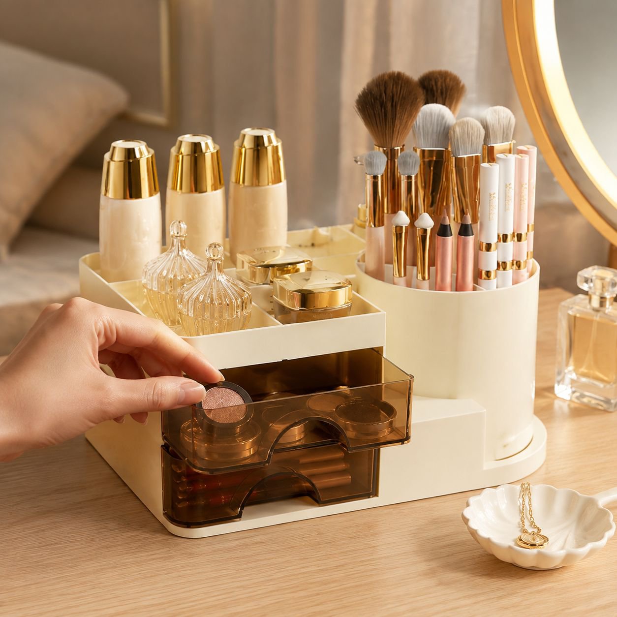 Elegant makeup storage box for brushes and lipsticks