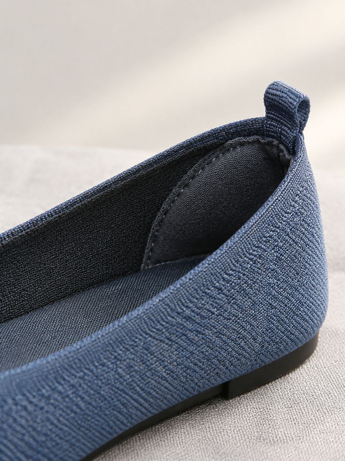 Alltagstaugliche flache Schuhe in vielseitigen Farben