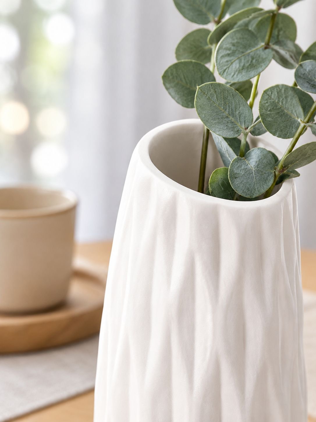 Durable and lightweight vase for home decoration