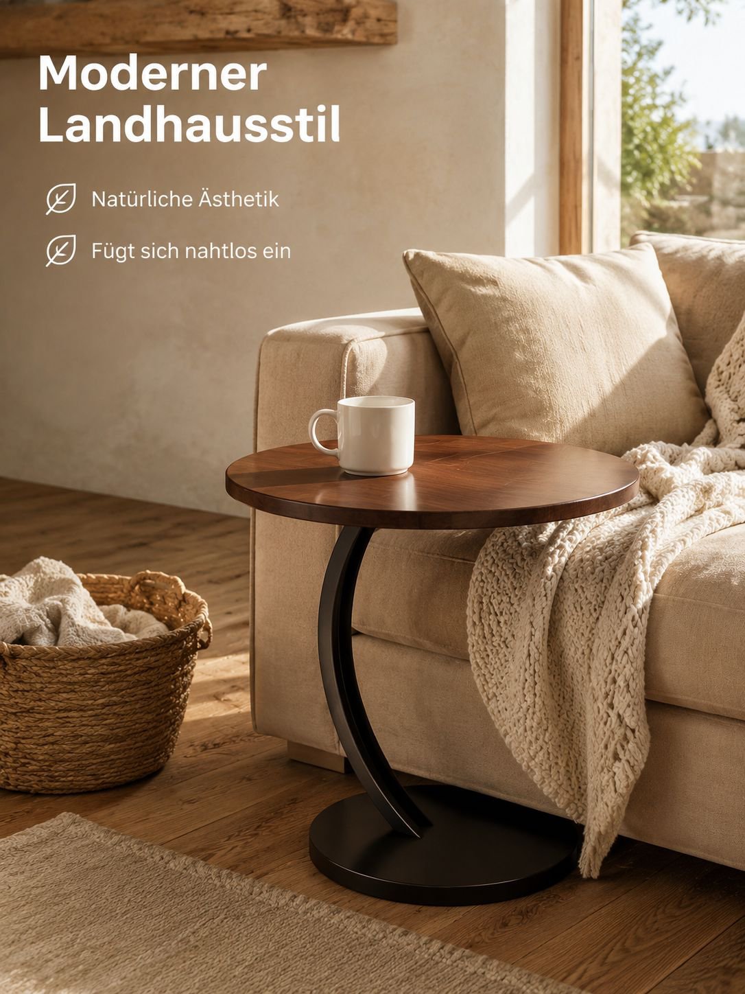 Kleiner runder Ablagetisch im Landhausstil aus Holz