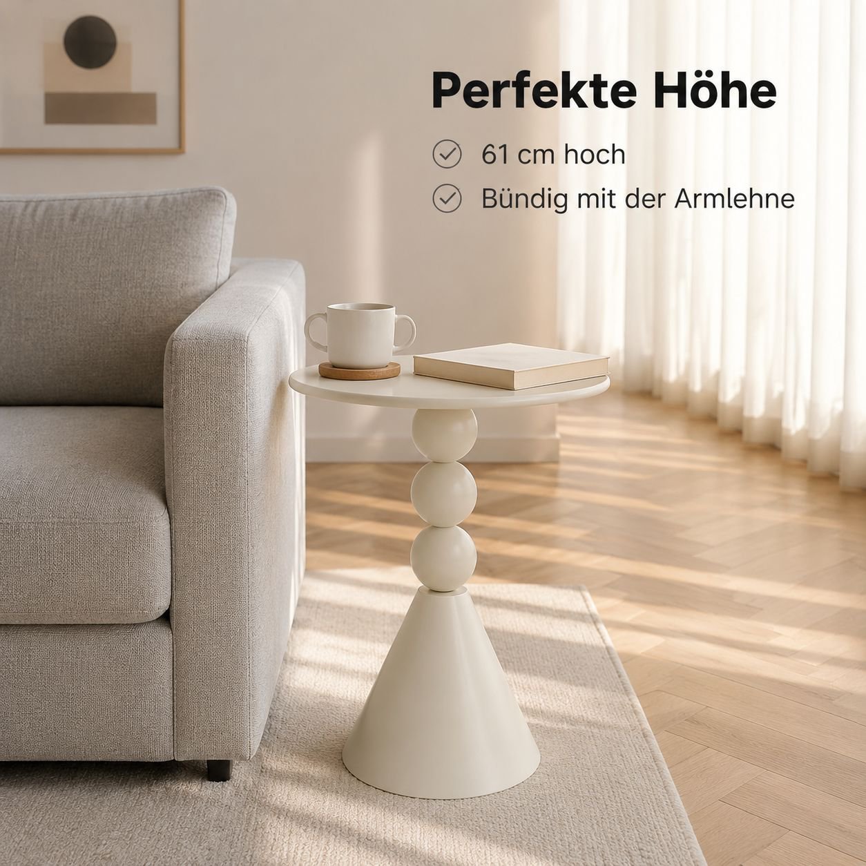 cremefarbener Sofa-Beistelltisch