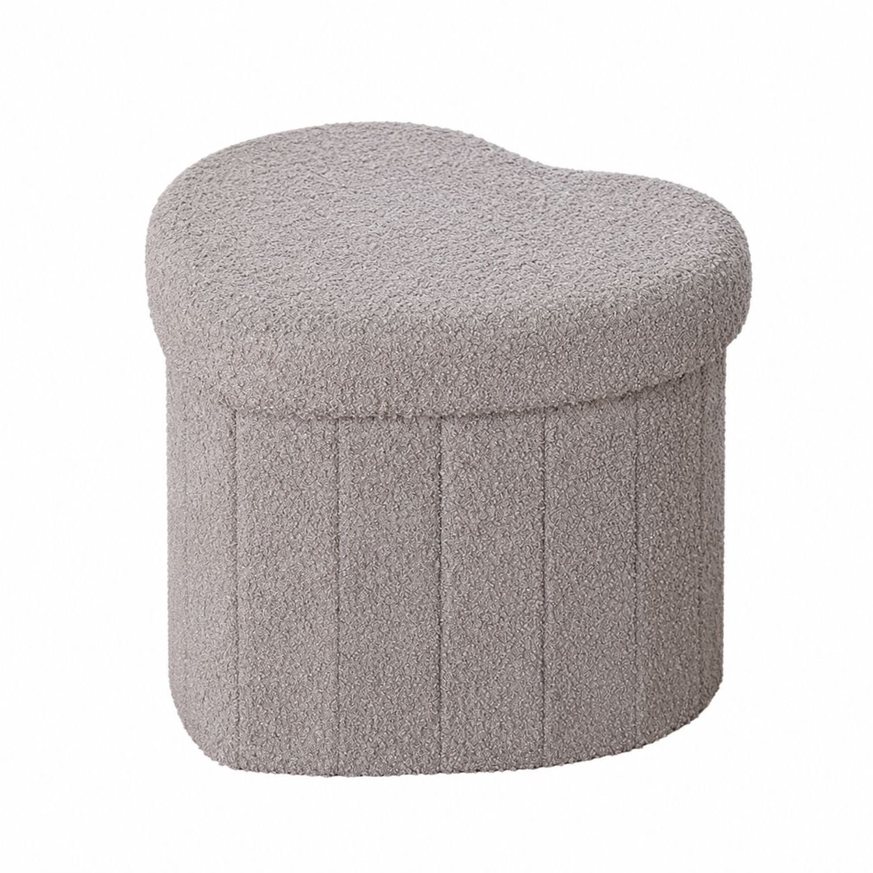 Taburete pequeño con almacenamiento en forma de corazón
