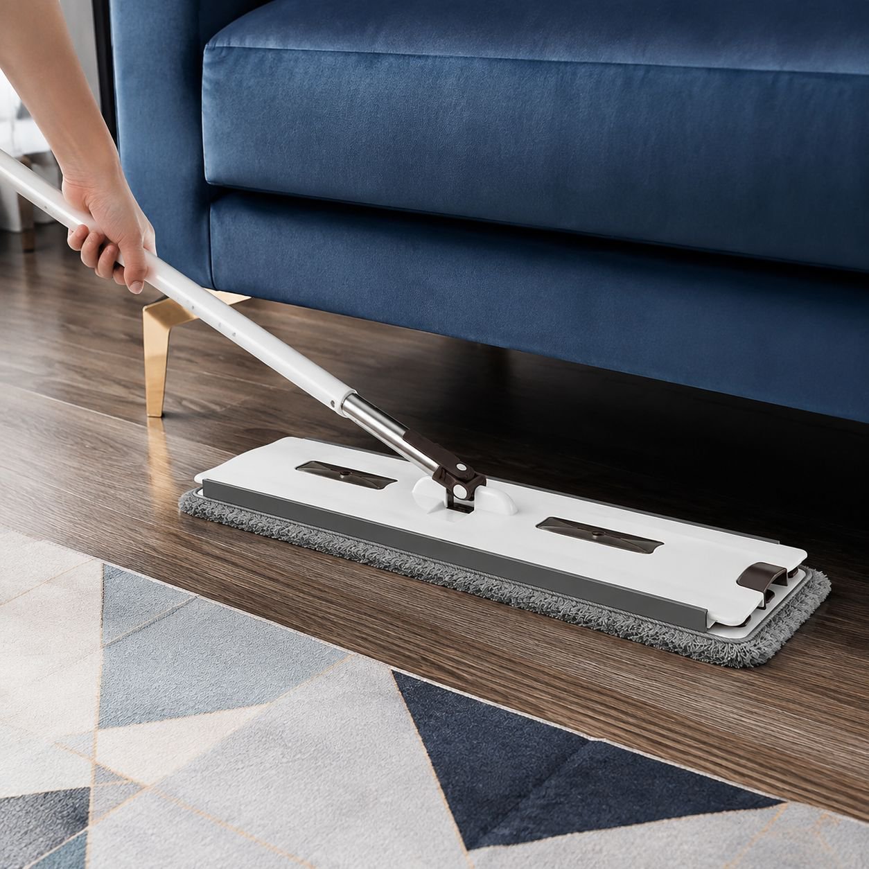 Anti-bacteria and anti-mite hand-free flat mop