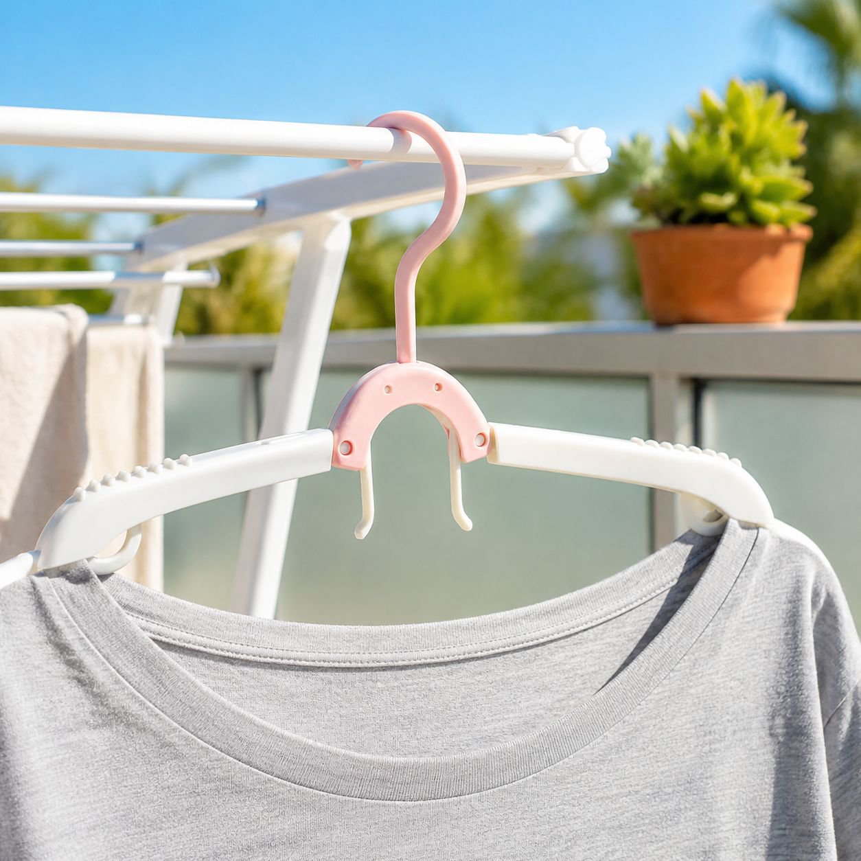 Easy to assemble clothes rack for home and travel