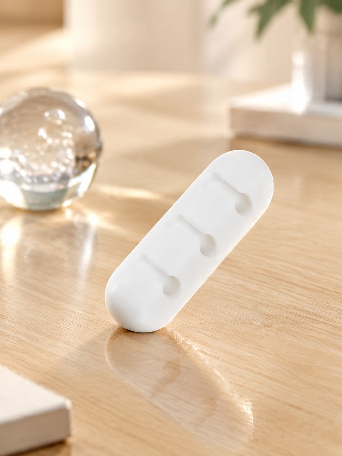 Clips de gestion de câbles pour bureau en utilisation
