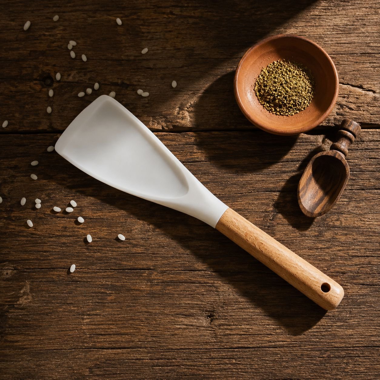 Cuchara de arroz de silicona con mango de madera