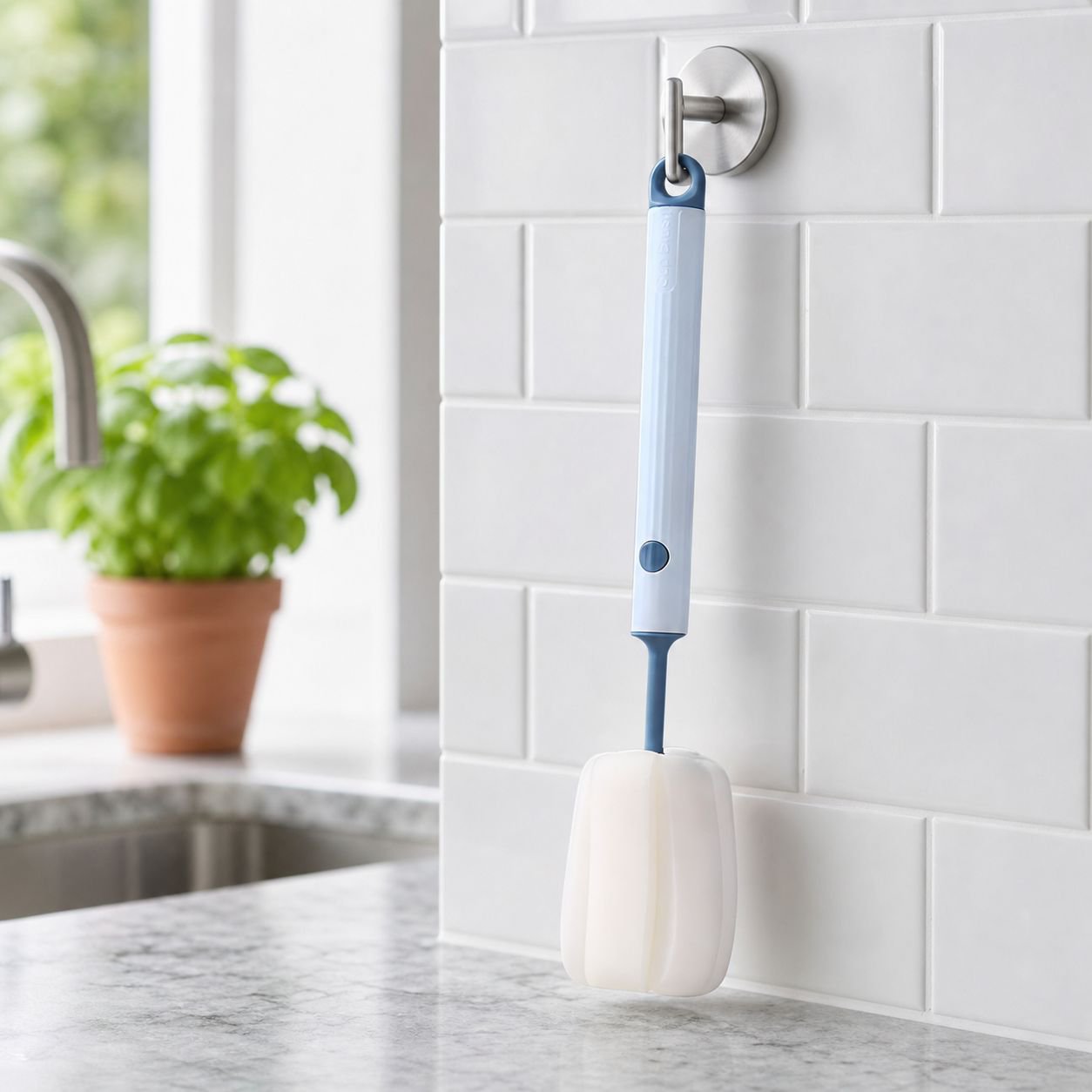 Easy-to-hold cup washing brush design