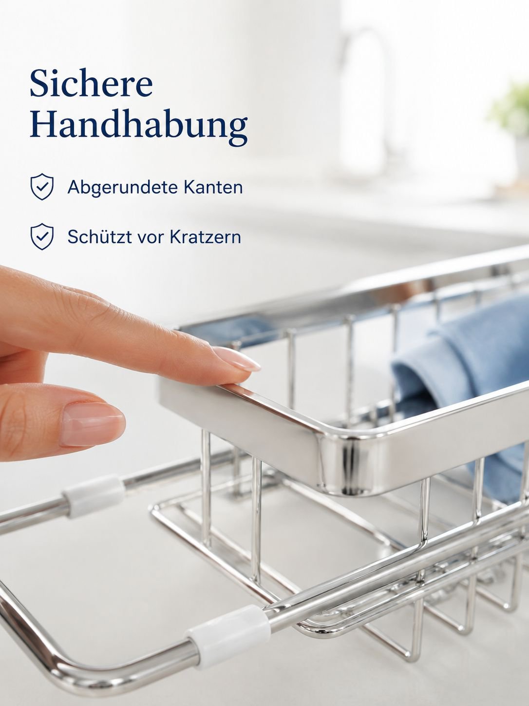 Küchenutensilien organisiert auf der Spülbecken-Ablage