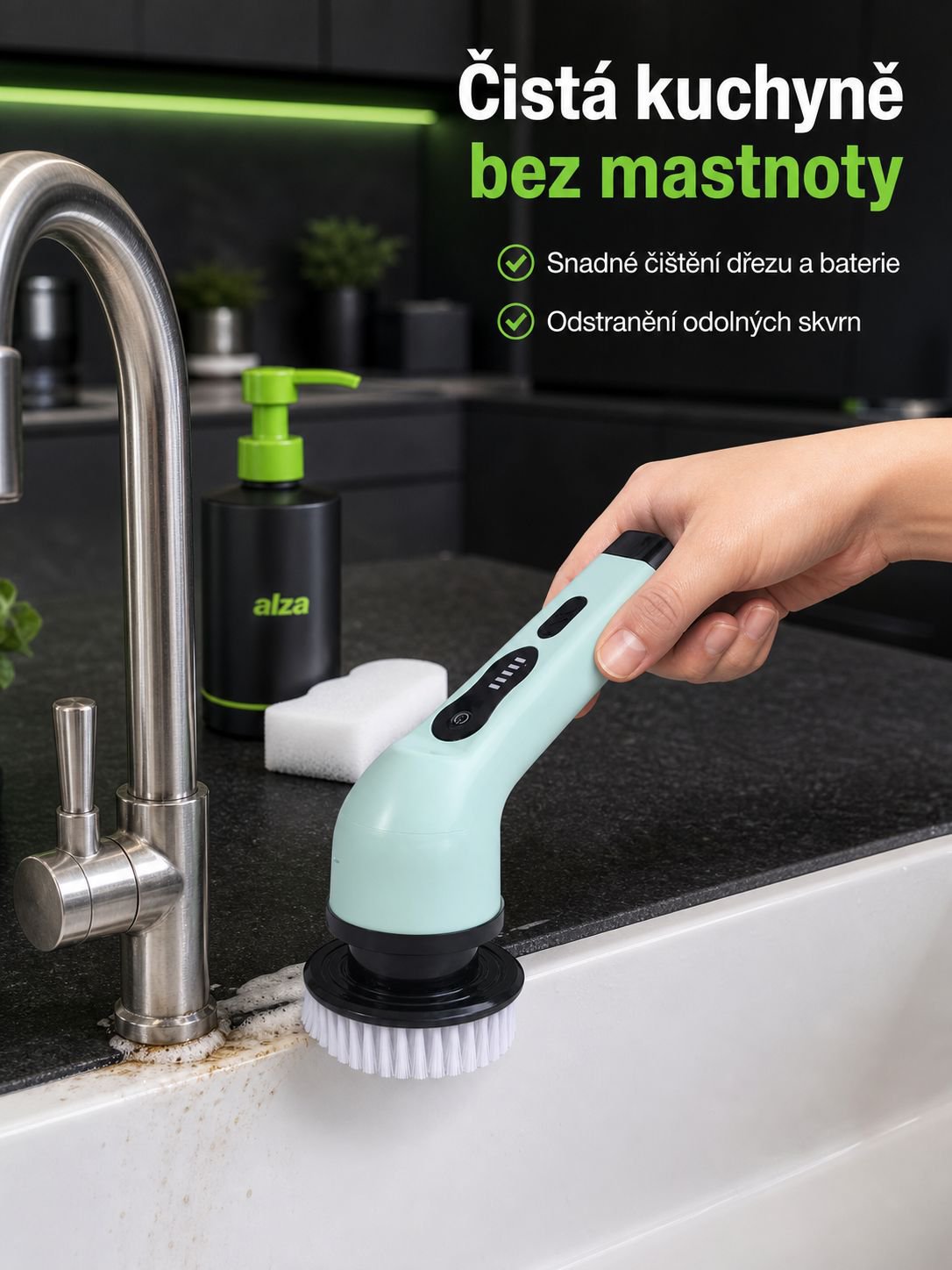 Elektrický čistič během čištění sprchového koutu