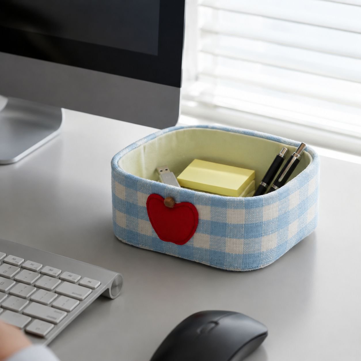 Caja de almacenamiento para artículos de escritorio