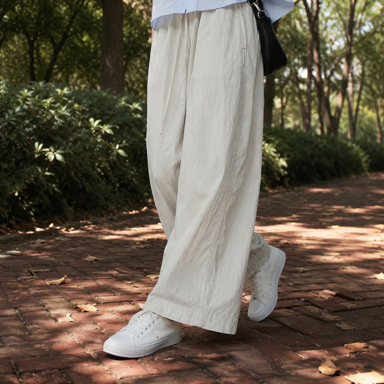 ドローストリング付きスリムパンツ